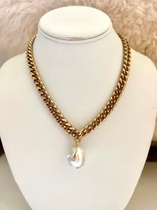 Boroque Pearl Necklace