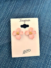 Load image into Gallery viewer, Pink Flower Studs