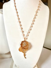 Load image into Gallery viewer, Vintage Flower Necklace