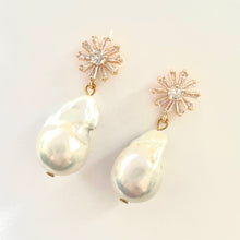 Load image into Gallery viewer, Boroque Pearl Bridal Earrings